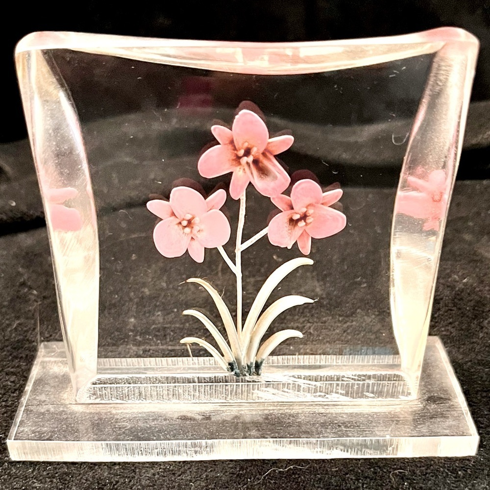 Lucite Pink Floral Sculpture Perfect in Small Spaces Dorm Decor Apartment Violet